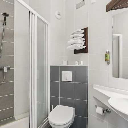 Akena La Ferte Bernard מלון Cherré