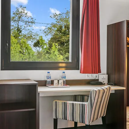 Akena La Ferte Bernard Hotell 3*
